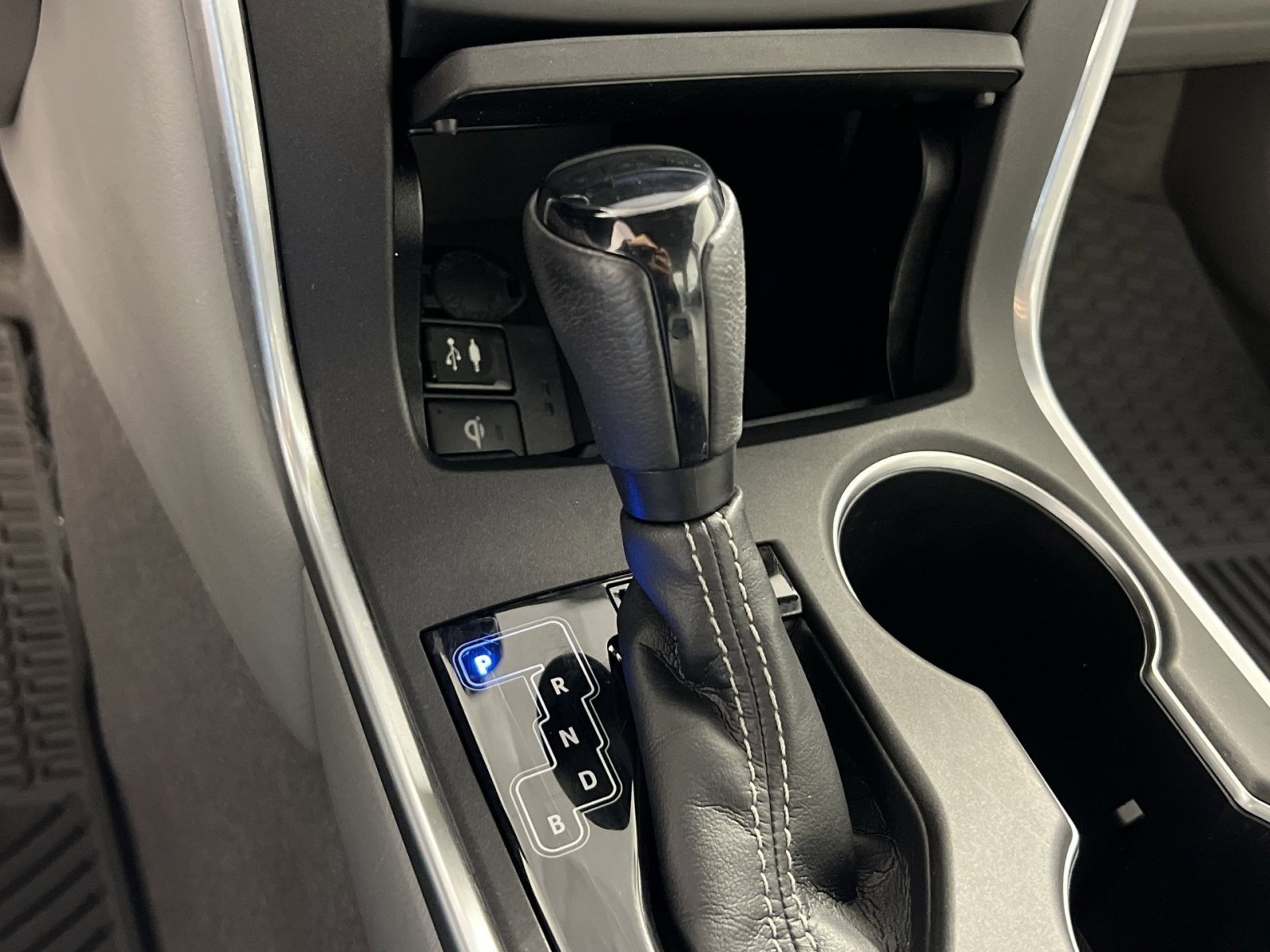 Used 2017 Toyota Camry XLE w/ Moonroof Package FWD image 23