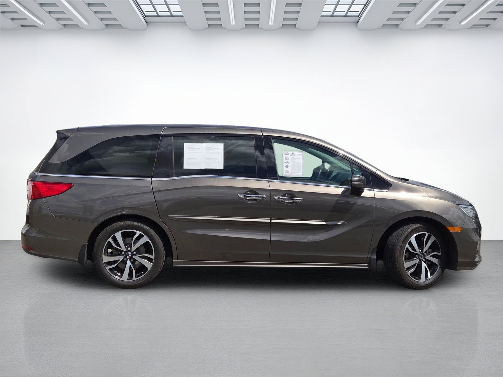 Used 2019 Honda Odyssey Elite image 3