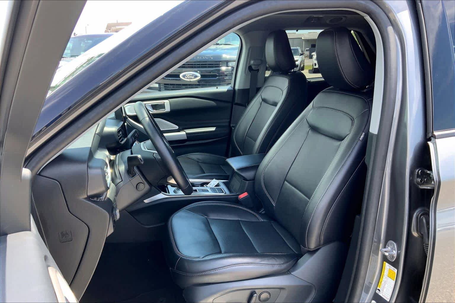 Certified 2024 Ford Explorer Limited w/ Limited Technology Package RWD image 8