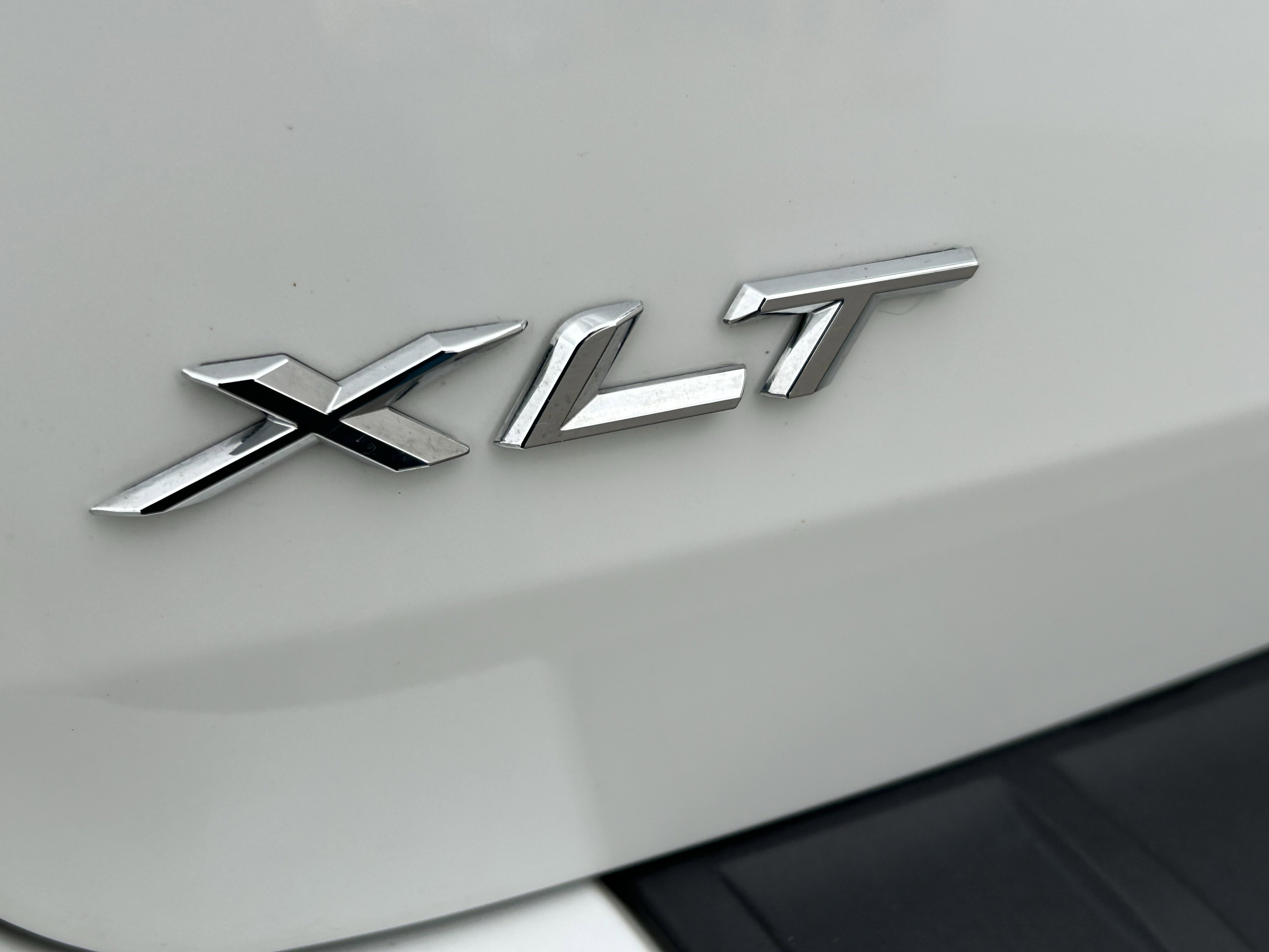 Used 2023 Ford Explorer XLT w/ Equipment Group 202A image 7