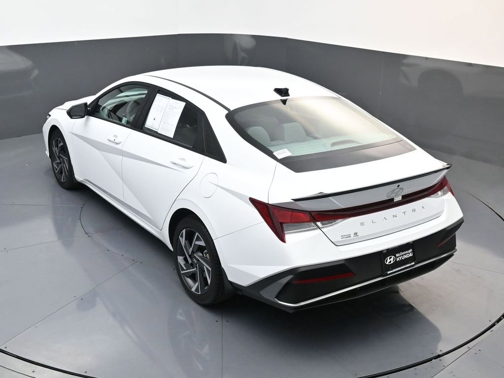 Used 2025 Hyundai Elantra Sport image 18