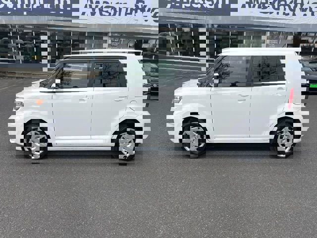 Used 2010 Scion xB FWD image 8