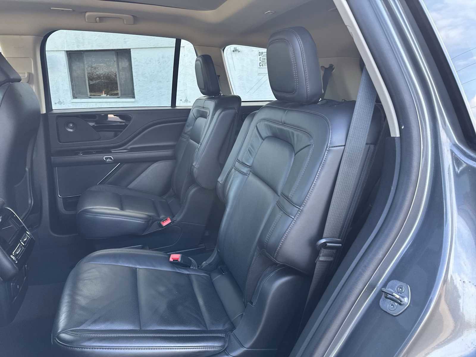 Used 2023 Lincoln Aviator Reserve AWD/4WD image 18