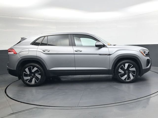 Used 2024 Volkswagen Atlas Cross Sport SE image 3