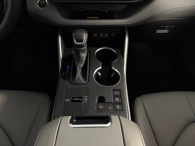 Used 2025 Toyota Highlander XLE image 24