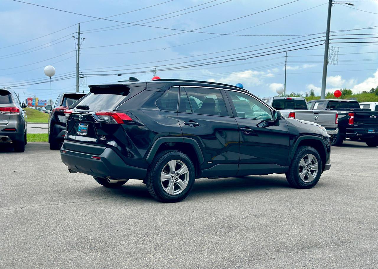 Used 2022 Toyota RAV4 LE AWD/4WD image 3