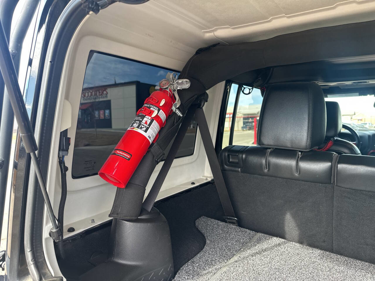 Used 2013 Jeep Wrangler Unlimited Rubicon image 16