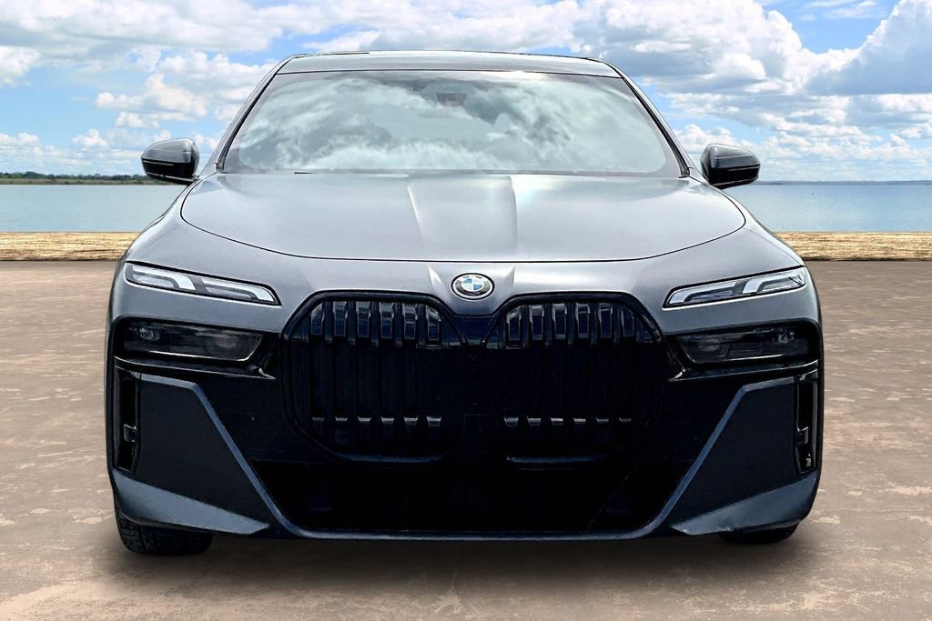 Used 2023 BMW i7 xDrive60 AWD/4WD image 2