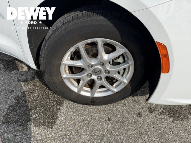 Used 2023 Chrysler Pacifica Touring-L FWD image 36