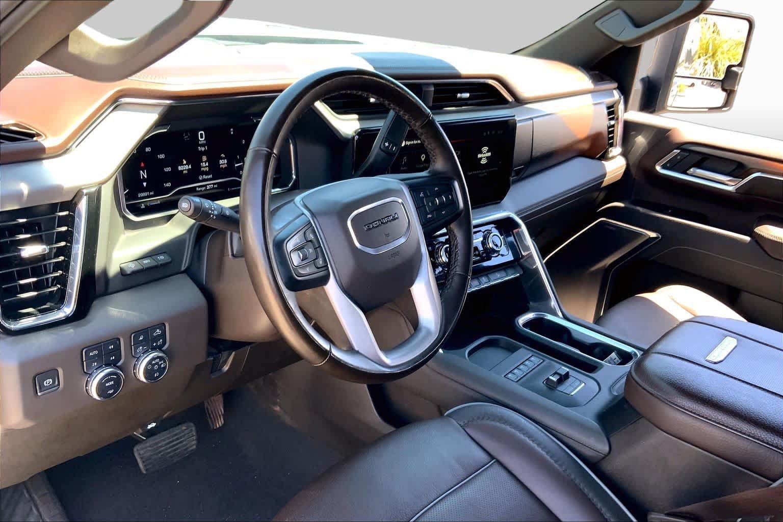 Used 2025 GMC Sierra 2500 Denali w/ Denali Reserve Package AWD/4WD image 17