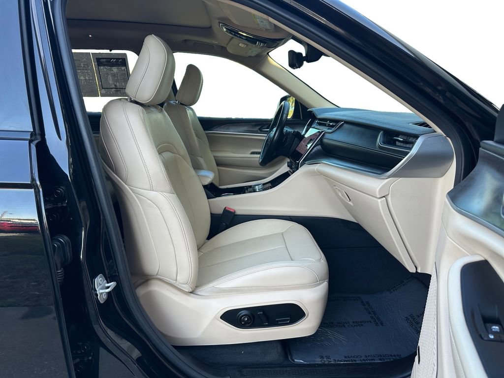 Used 2021 Jeep Grand Cherokee L Limited w/ Luxury Tech Group II image 17