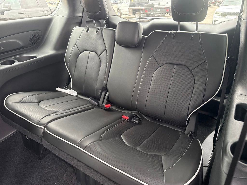 New 2026 Chrysler Pacifica Limited AWD/4WD image 27