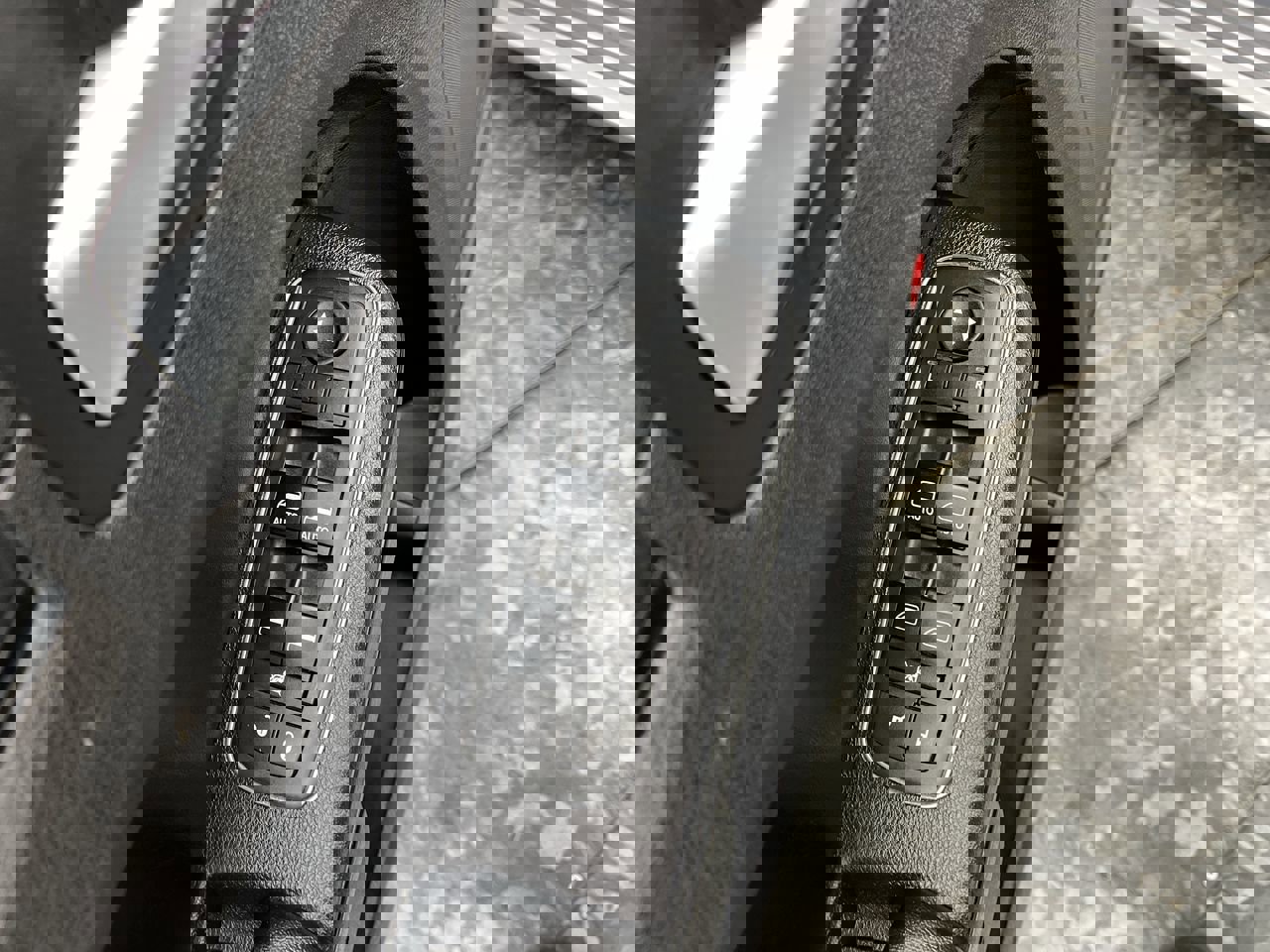 Used 2013 Chrysler 300 S image 8