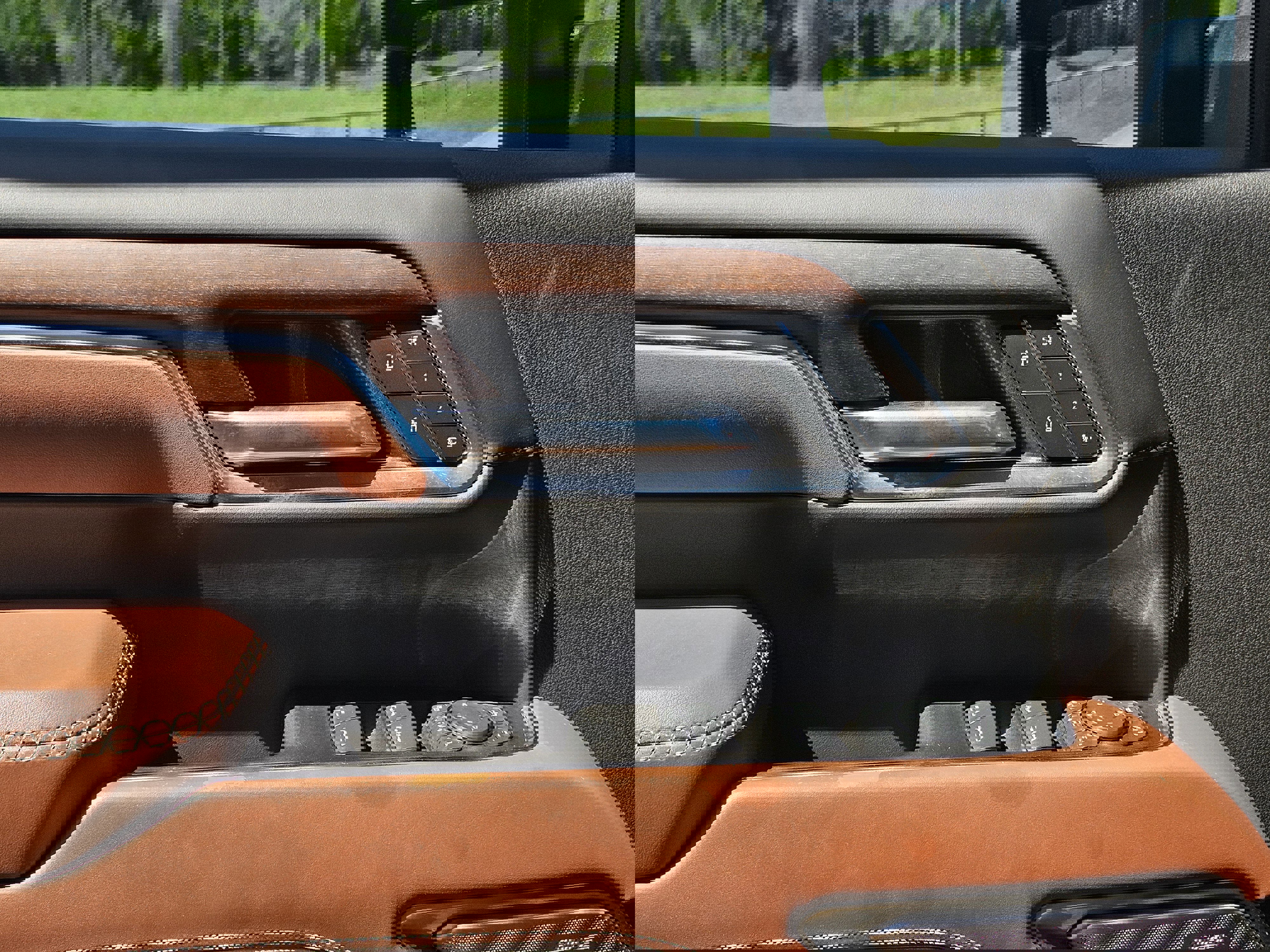 Used 2025 GMC Sierra 3500 Denali Ultimate image 25