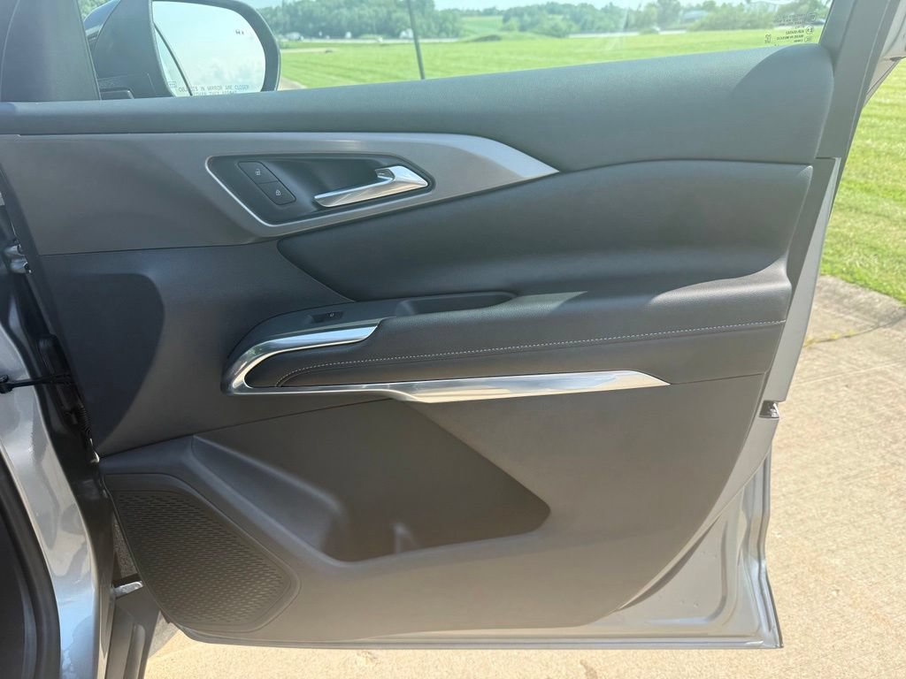 New 2026 Chevrolet Traverse LT w/ Midnight/Sport Edition FWD image 22