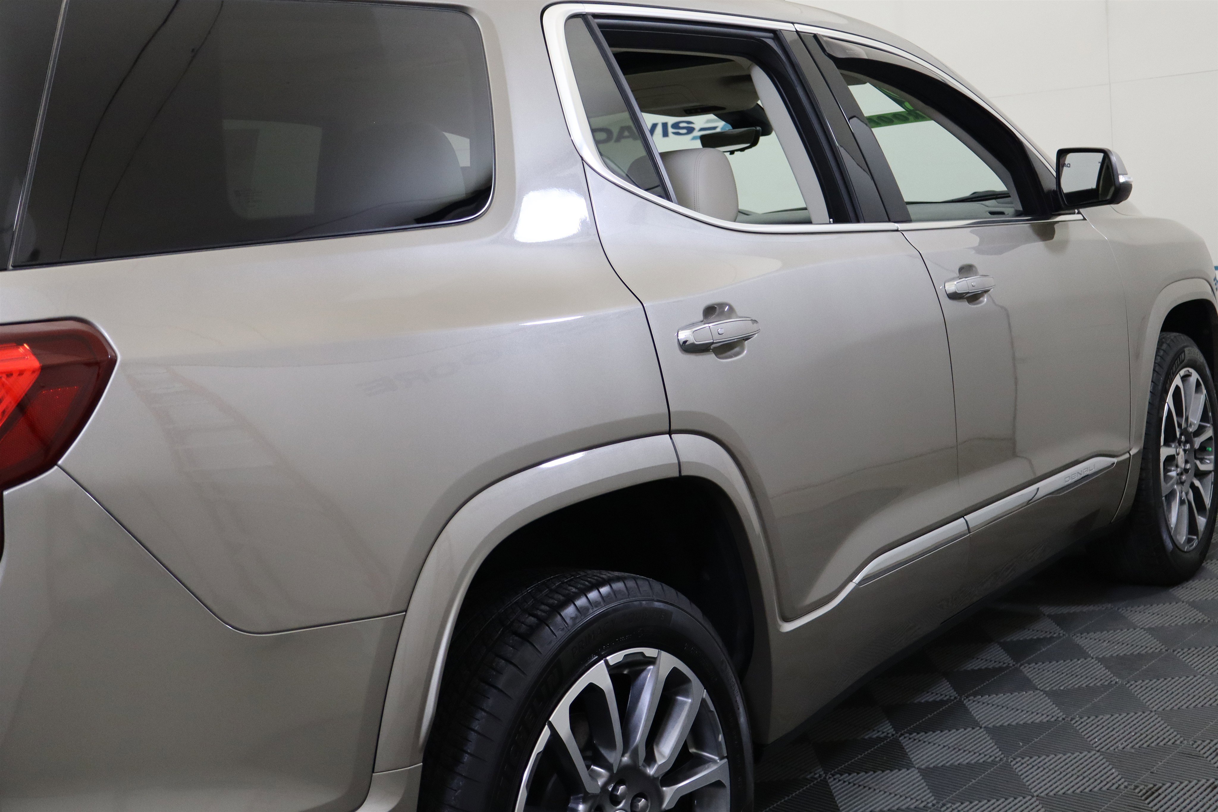 Used 2022 GMC Acadia Denali w/ Denali Ultimate Package image 6