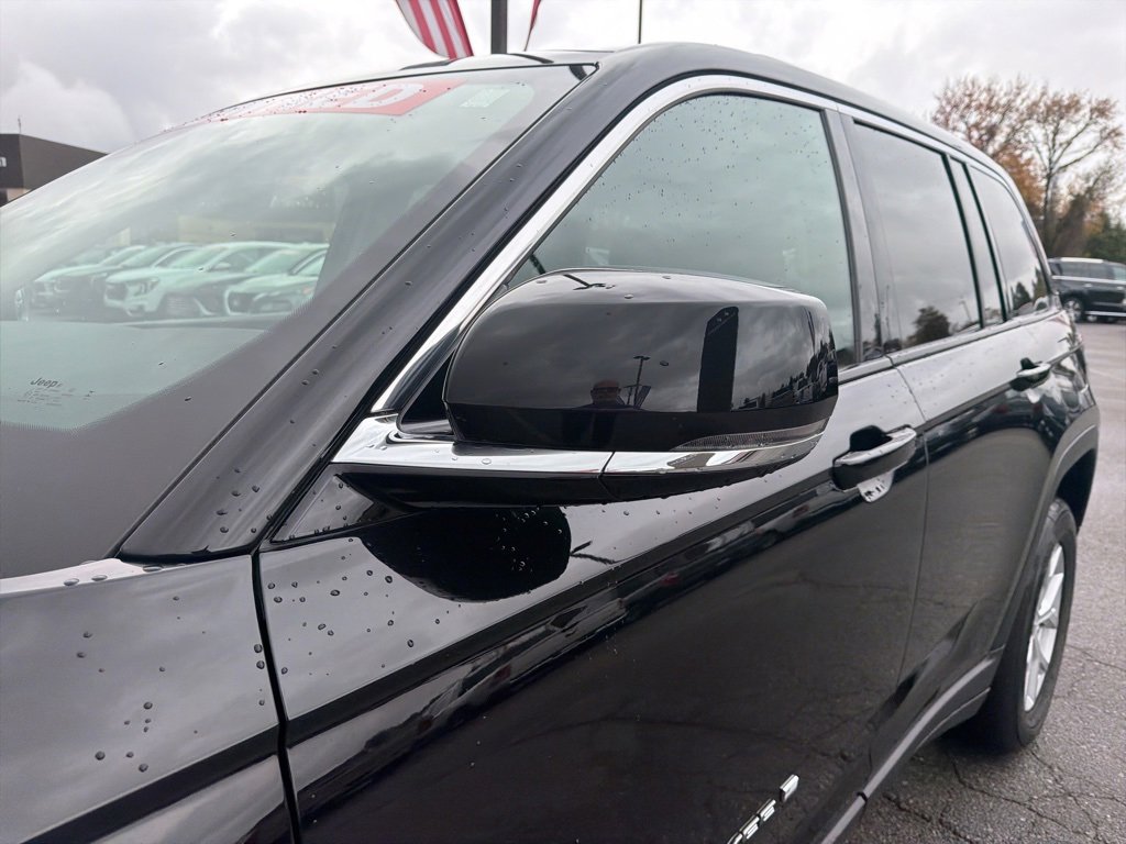 Used 2023 Jeep Grand Cherokee Limited image 13