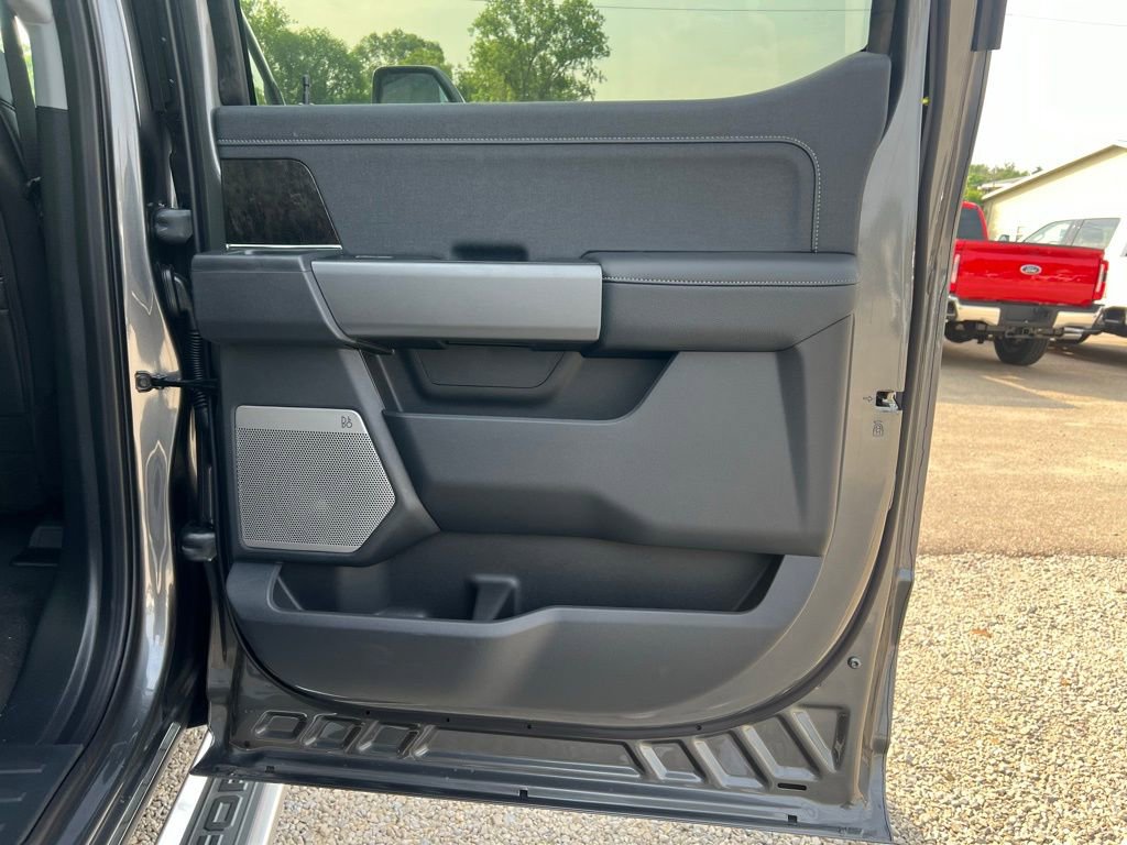 New 2025 Ford F250 Lariat image 18