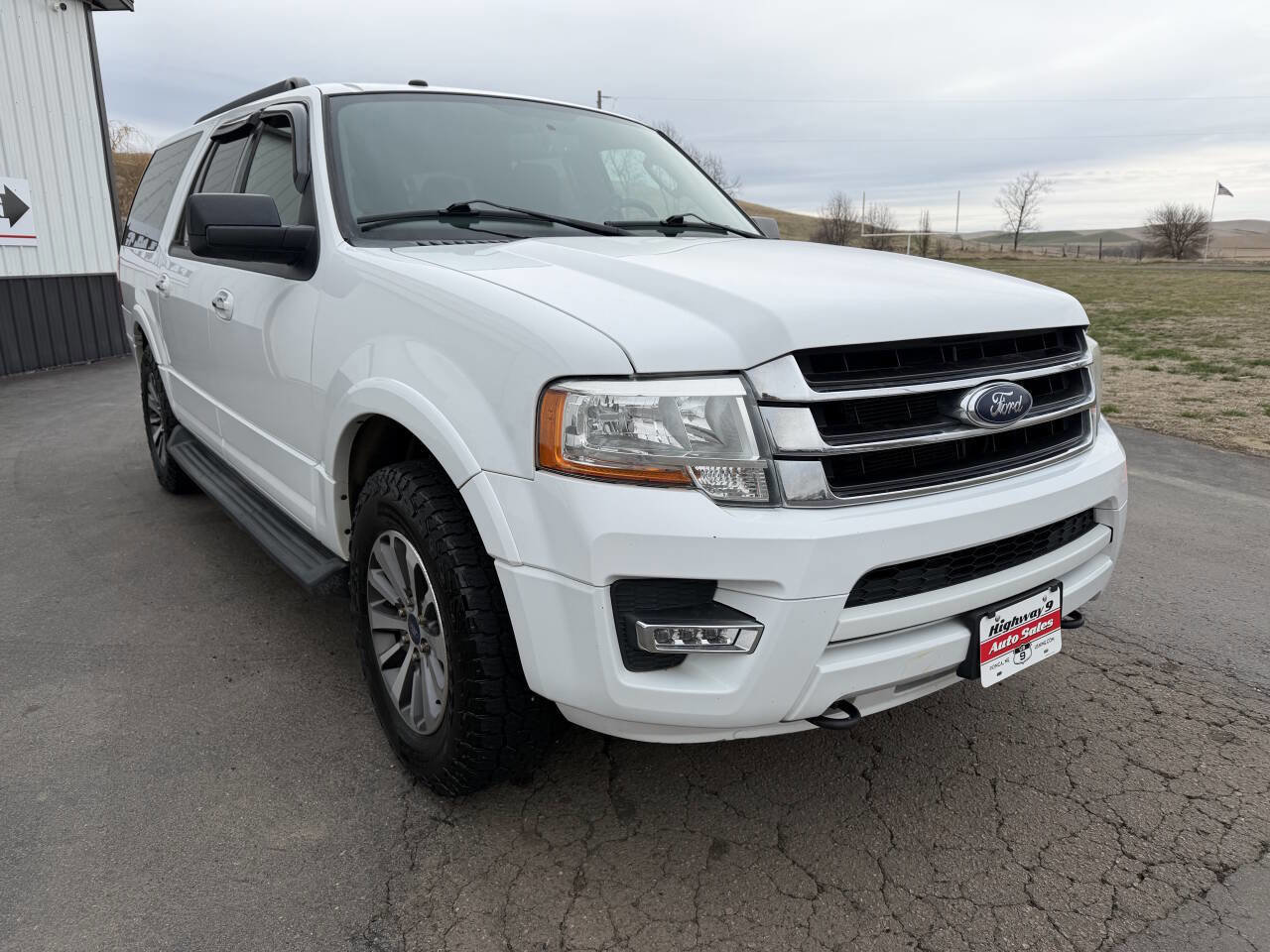 Used 2017 Ford Expedition EL XLT image 8