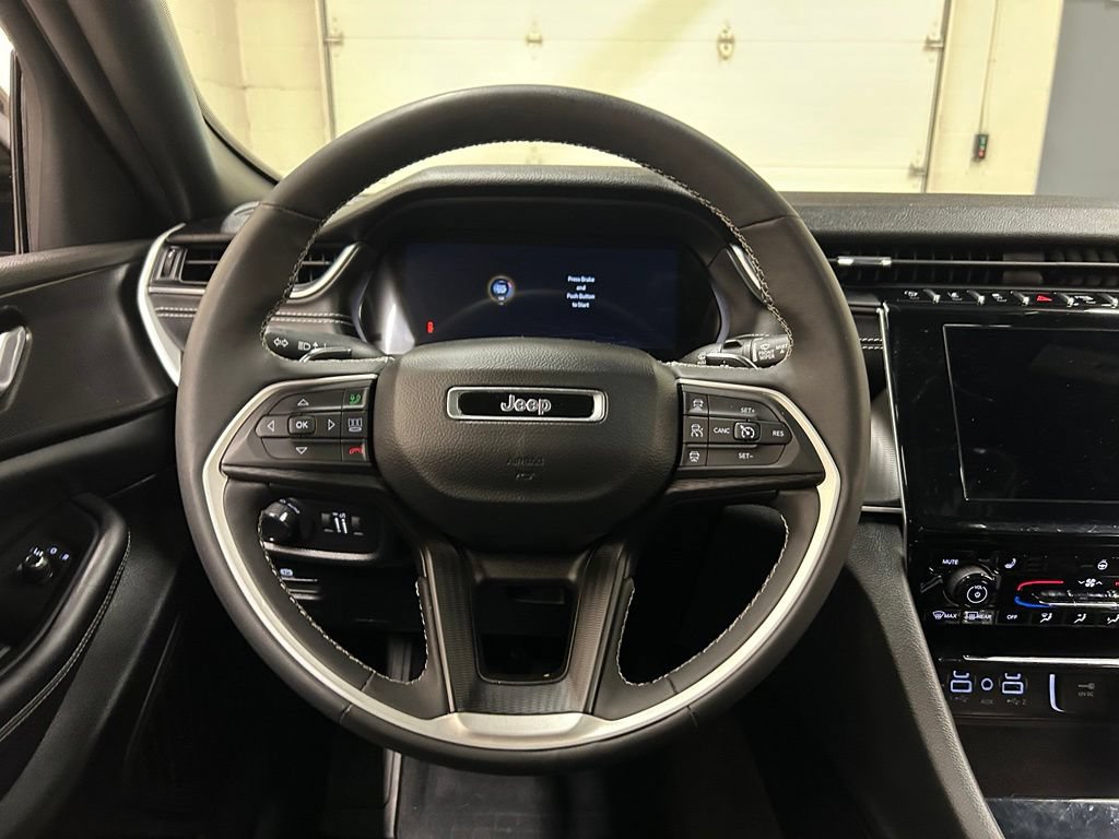 Used 2023 Jeep Grand Cherokee L Laredo AWD/4WD image 19