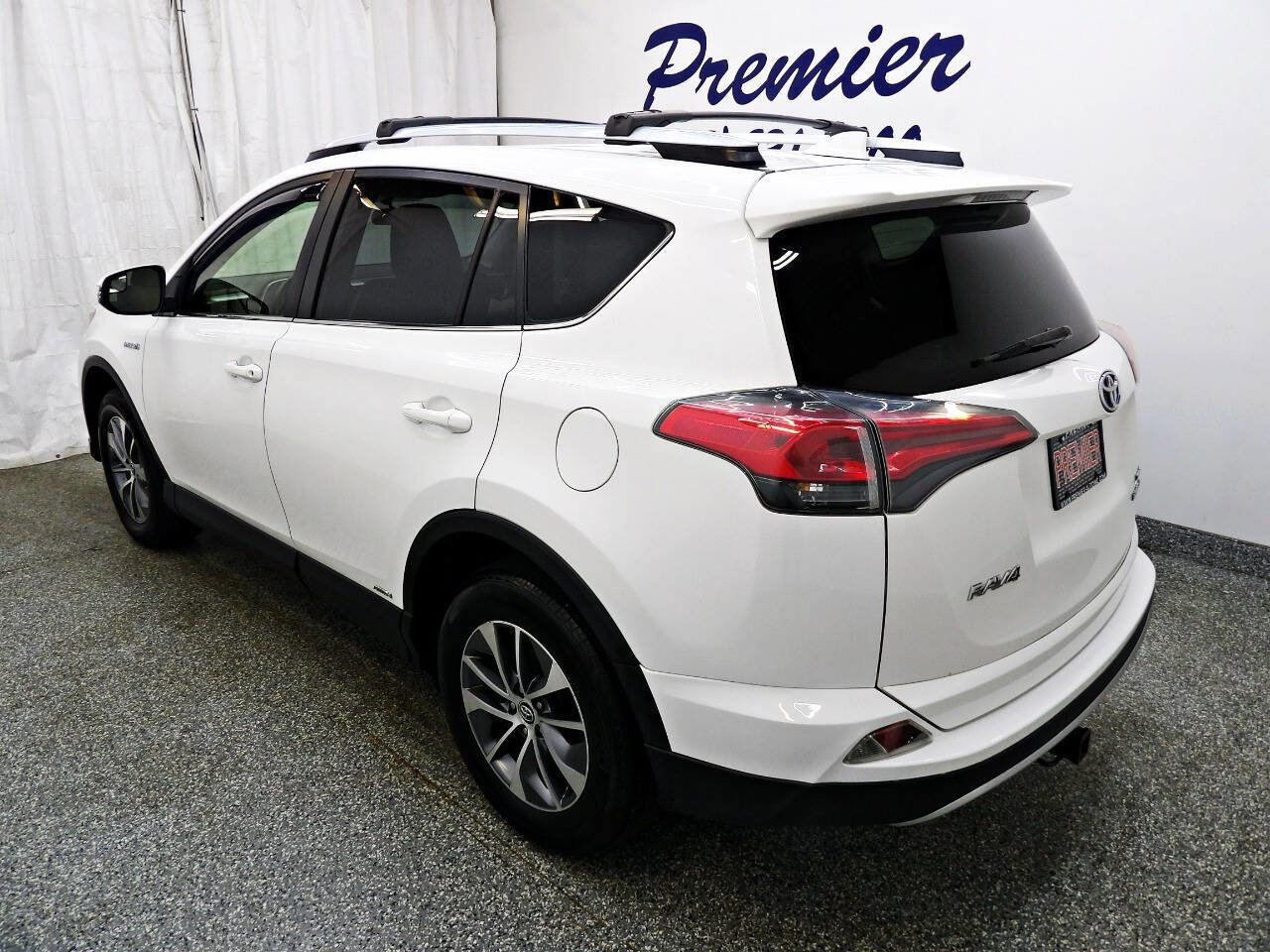 Used 2016 Toyota RAV4 XLE AWD/4WD image 4