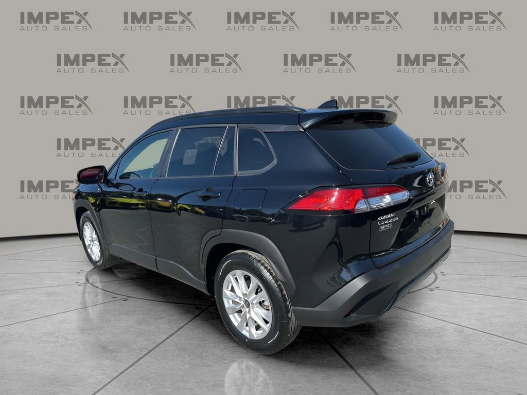 Used 2024 Toyota Corolla Cross LE image 3