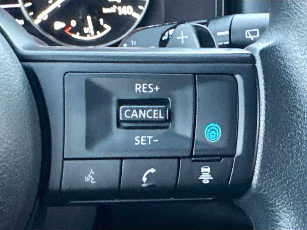 Used 2024 Nissan Rogue SV image 10