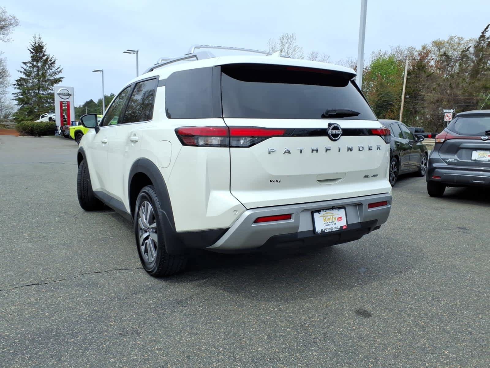 Used 2022 Nissan Pathfinder SL AWD/4WD image 7