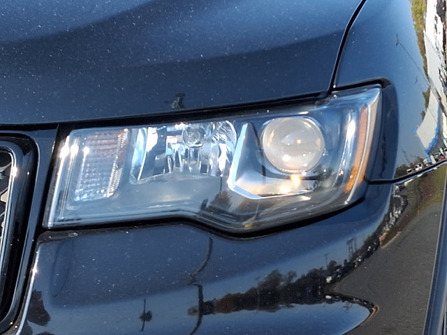Used 2019 Jeep Grand Cherokee Laredo AWD/4WD image 9