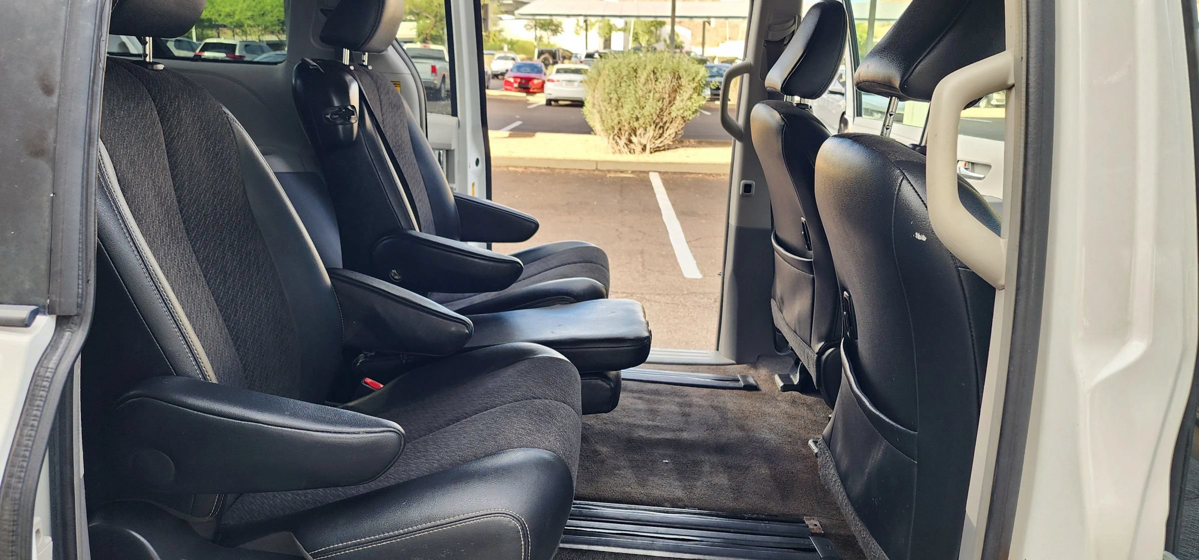 Used 2014 Toyota Sienna SE FWD image 16