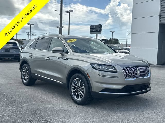 Used 2022 Ford Explorer Platinum w/ Equipment Group 601A AWD/4WD image 4