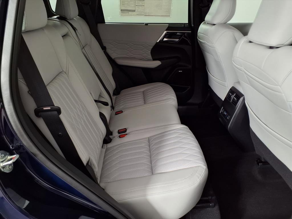 New 2025 Mitsubishi Outlander SEL image 11