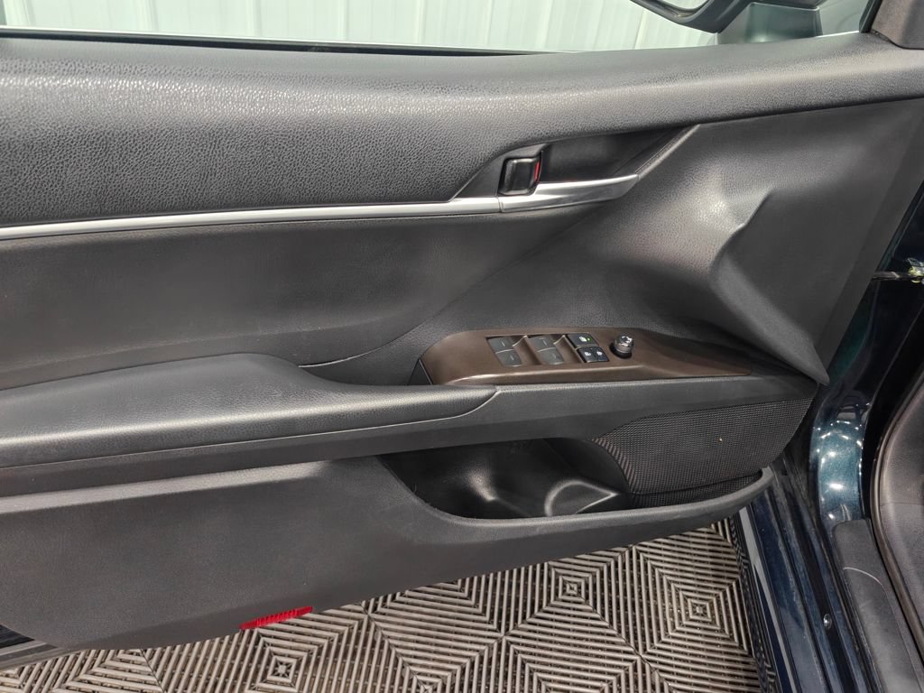 Used 2021 Toyota Camry SE FWD image 40