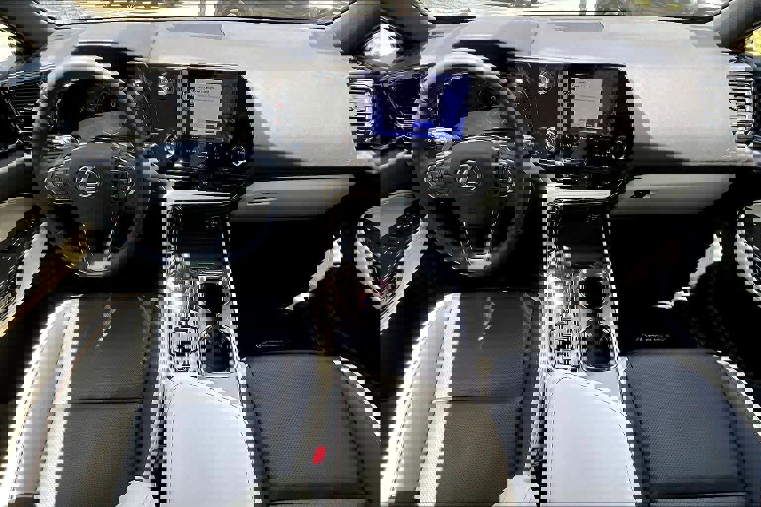 Used 2024 Lexus NX 250 FWD w/ Towing Package (2000 Lbs) image 16