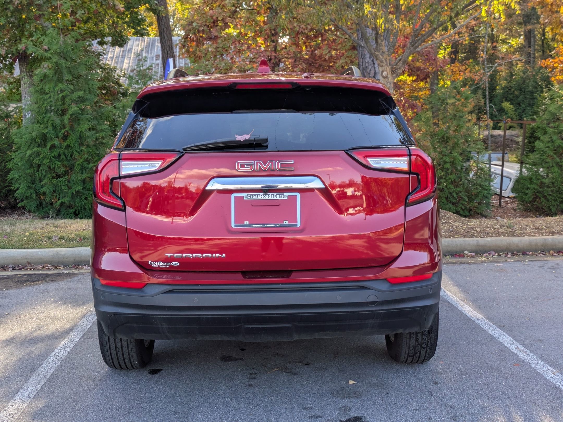 Used 2023 GMC Terrain SLE w/ Driver Convenience Package image 4