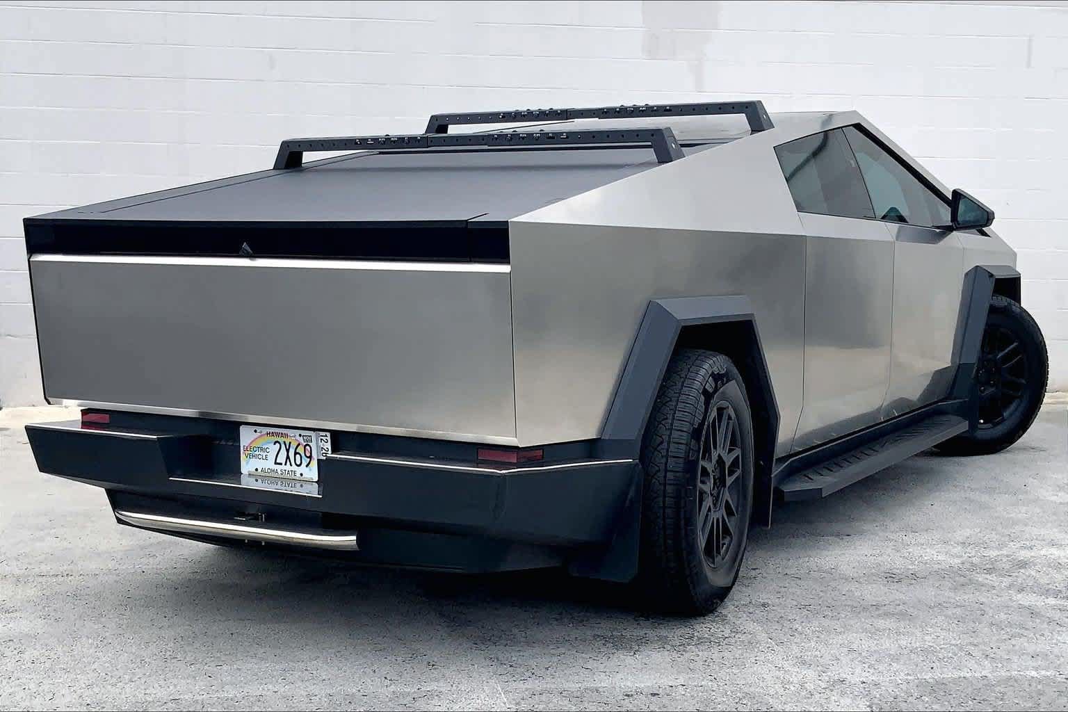 Used 2024 Tesla Cybertruck AWD Crew Cab image 22
