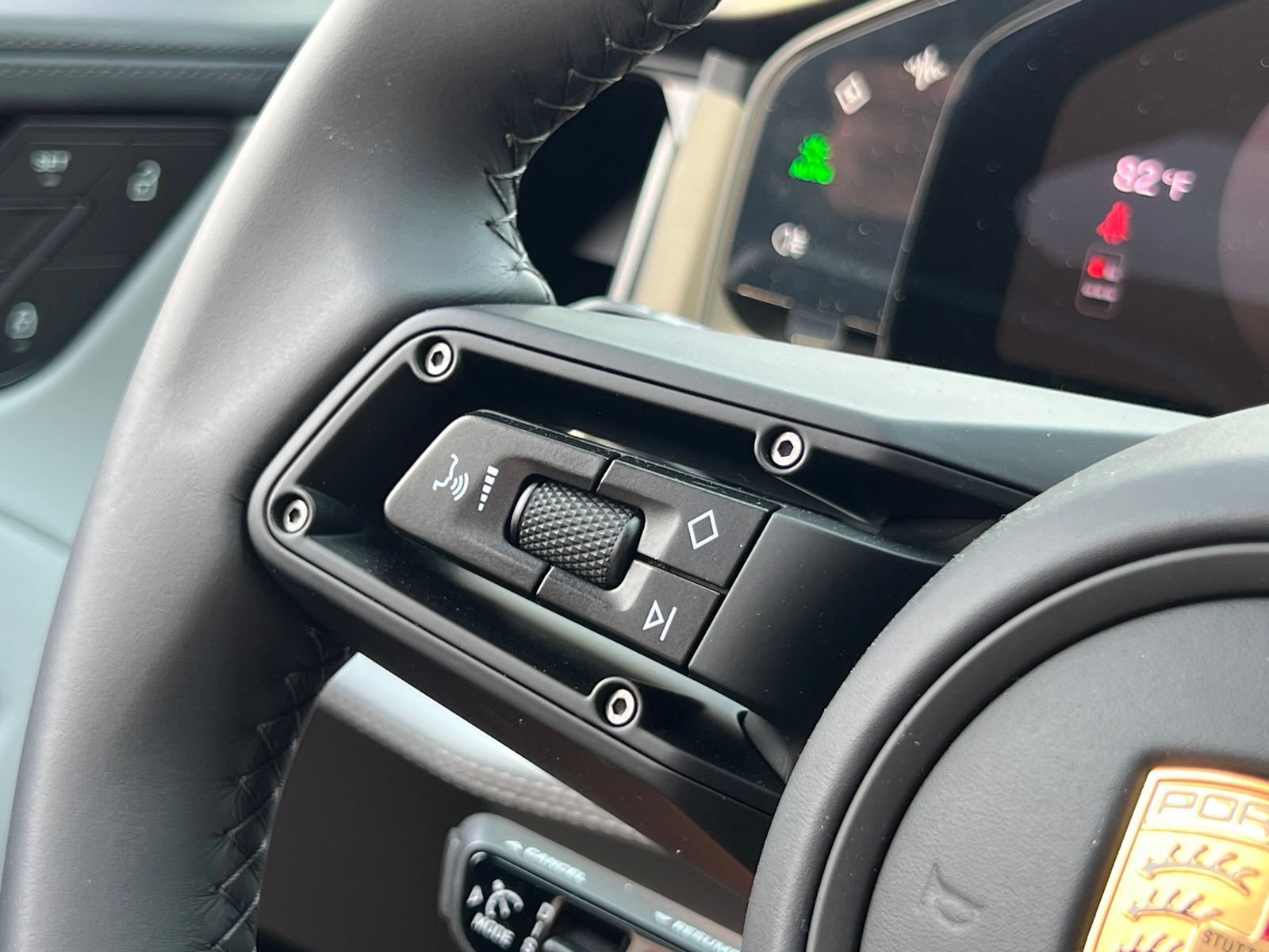 New 2026 Porsche Cayenne Electric AWD/4WD image 24