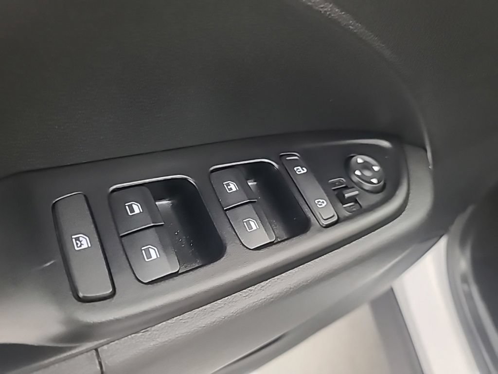 Used 2024 Hyundai Venue SE FWD image 22