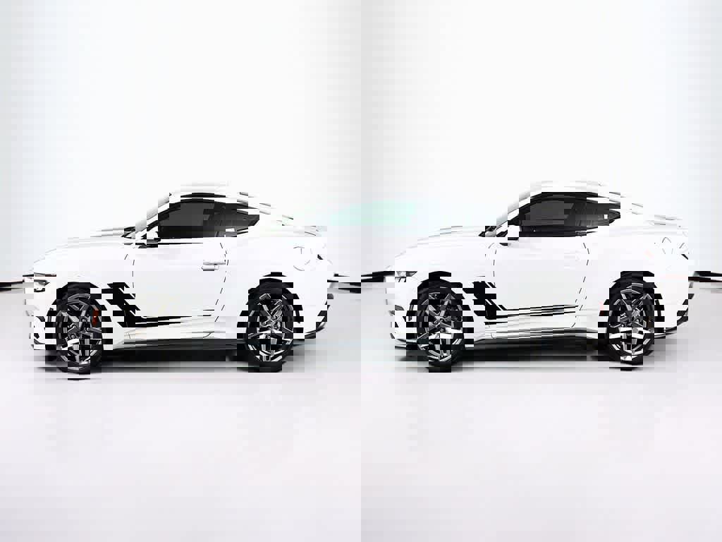 Used 2024 Ford Mustang Premium image 3