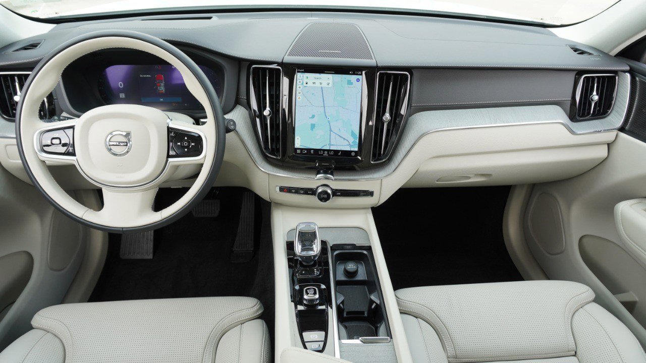 Used 2025 Volvo XC60 B5 Ultra w/ Protection Package Premier image 28