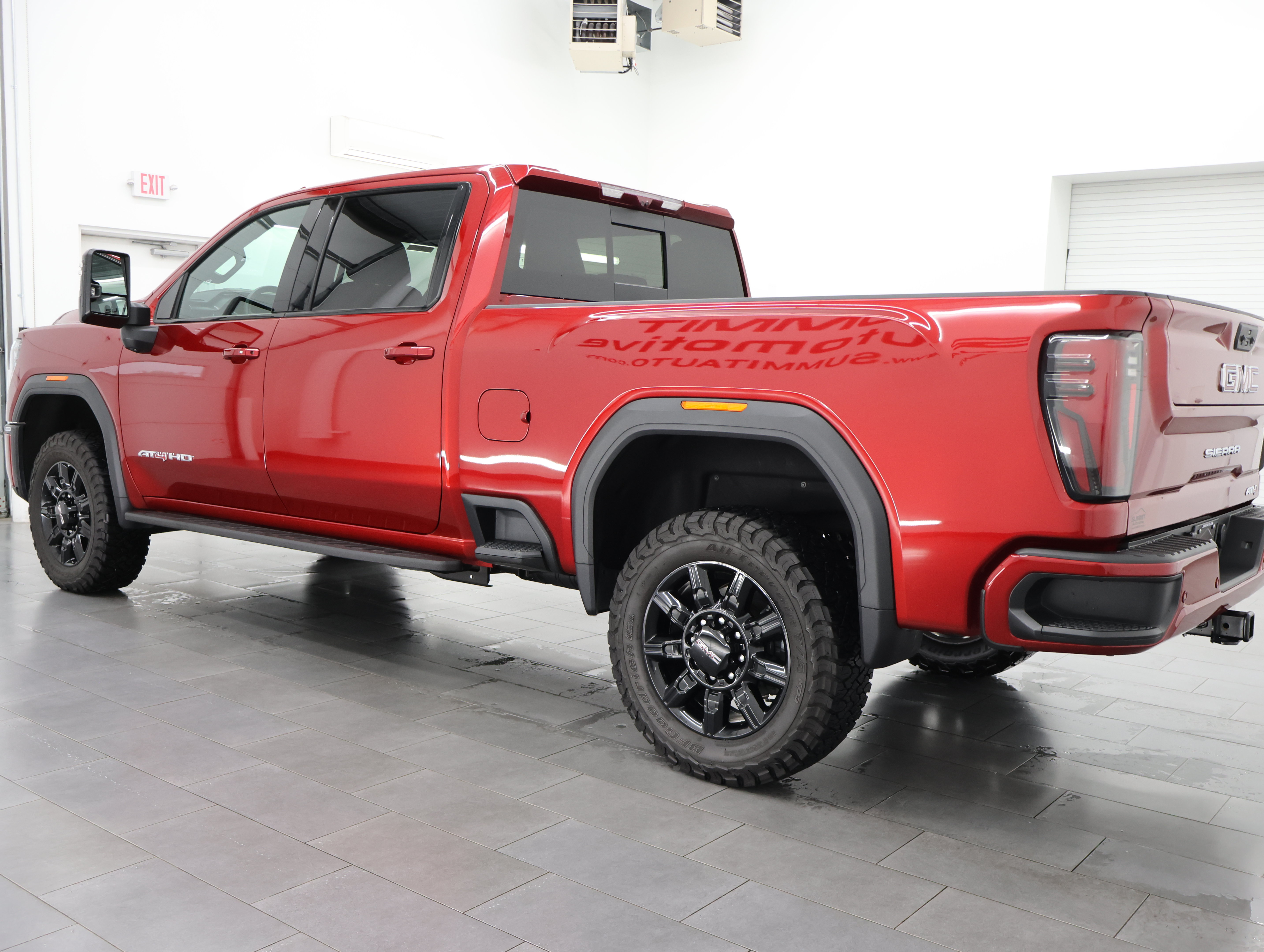 Used 2025 GMC Sierra 2500 AT4 w/ AT4 Premium Plus Package AWD/4WD image 6