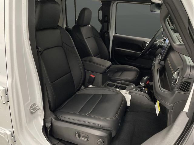 New 2025 Jeep Wrangler Sahara w/ Technology Group image 31