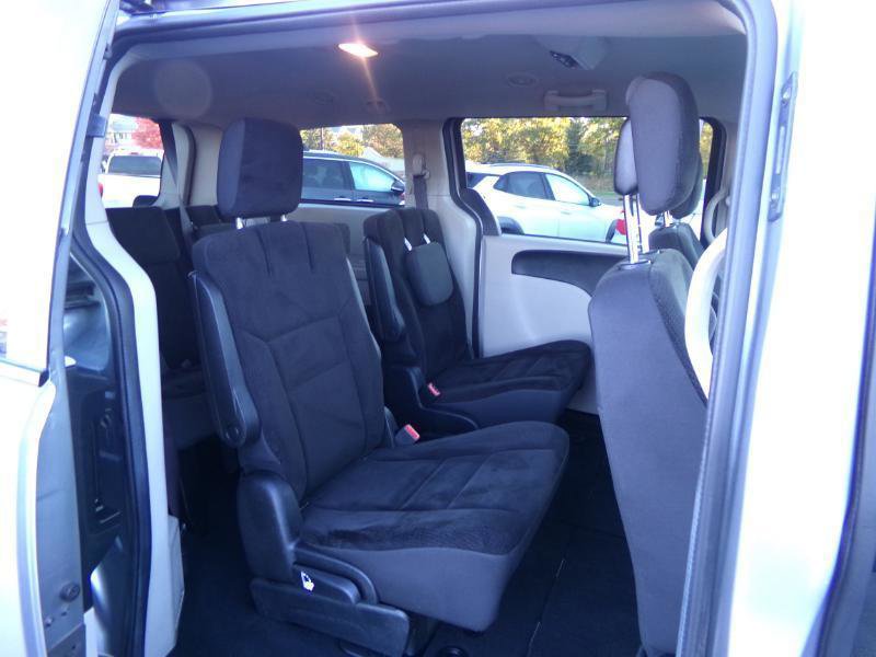 Used 2019 Dodge Grand Caravan SE w/ UConnect Hands-Free Group image 29