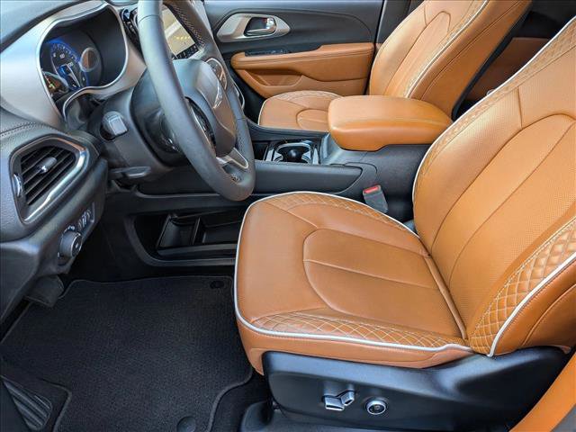Used 2024 Chrysler Pacifica Pinnacle image 17