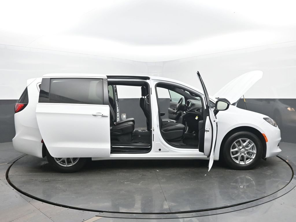 New 2026 Chrysler Voyager LX FWD image 57