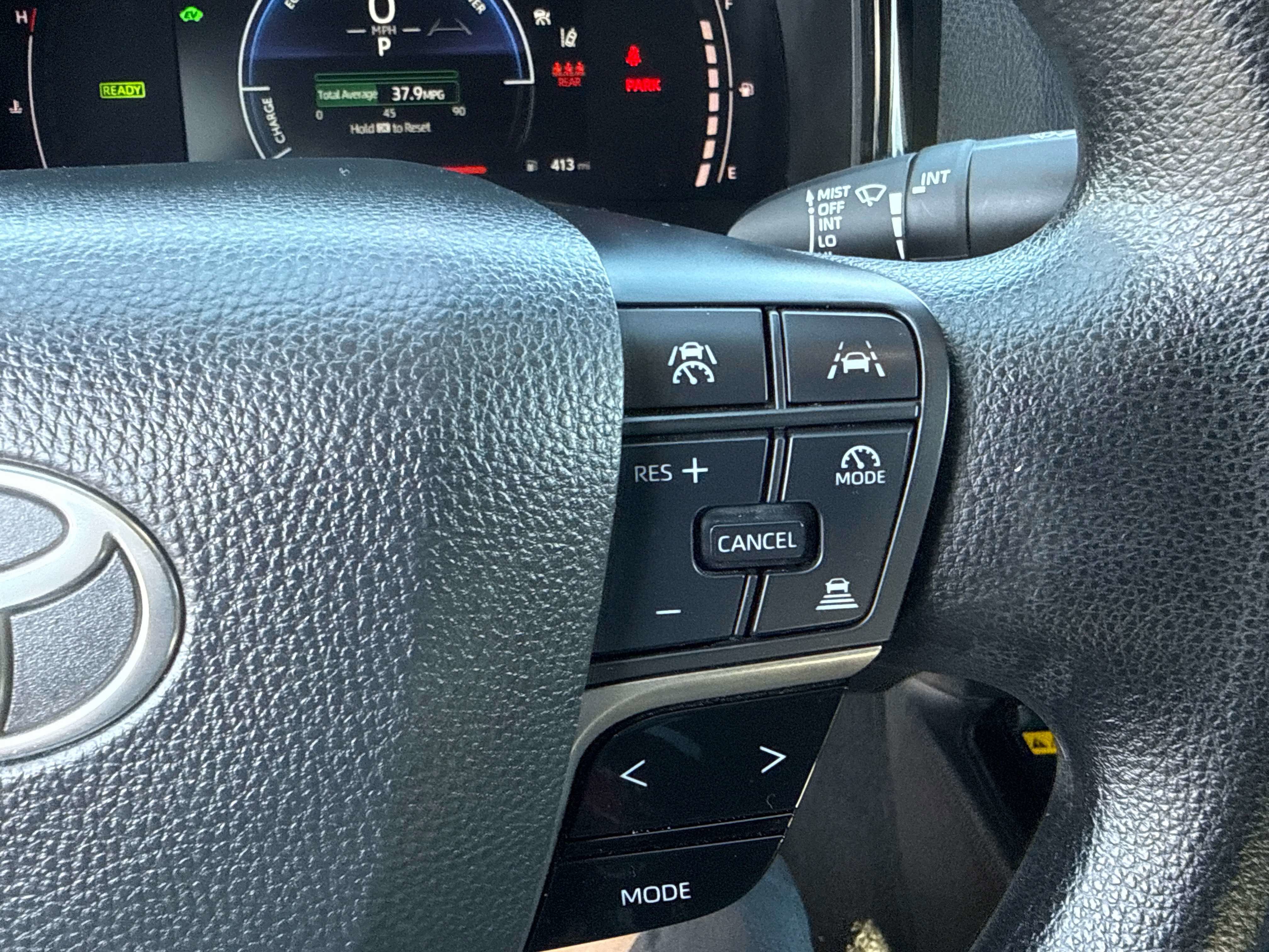 Used 2025 Toyota Camry LE FWD image 25