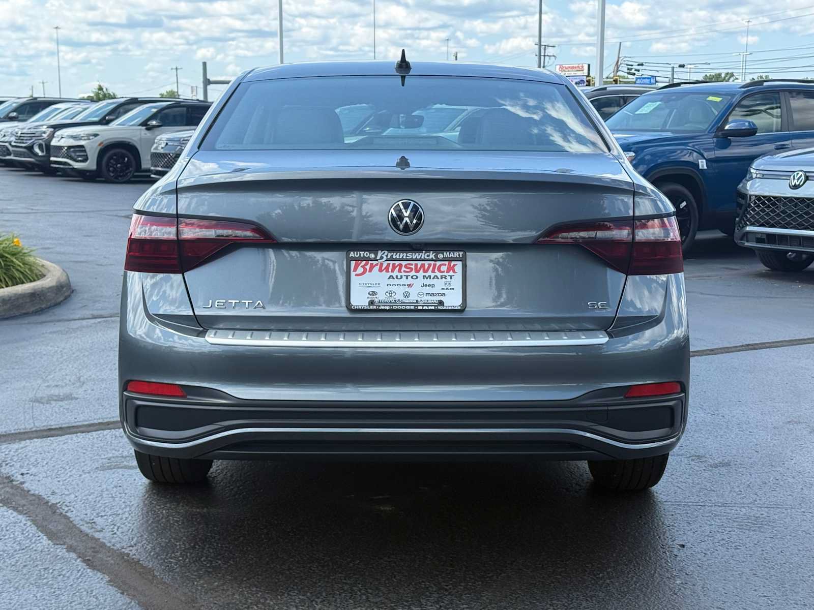 Certified 2023 Volkswagen Jetta SE w/ Panoramic Sunroof Package FWD image 5