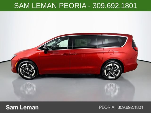 New 2027 Chrysler Pacifica Limited FWD image 4