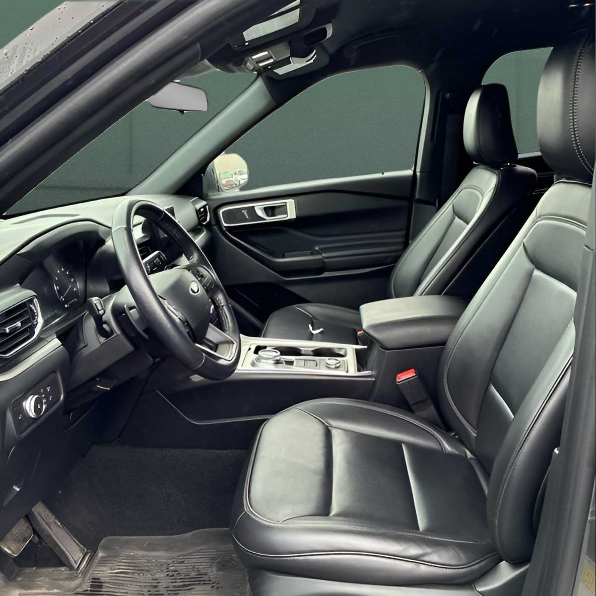 Used 2020 Ford Explorer XLT w/ Equipment Group 202A AWD/4WD image 6