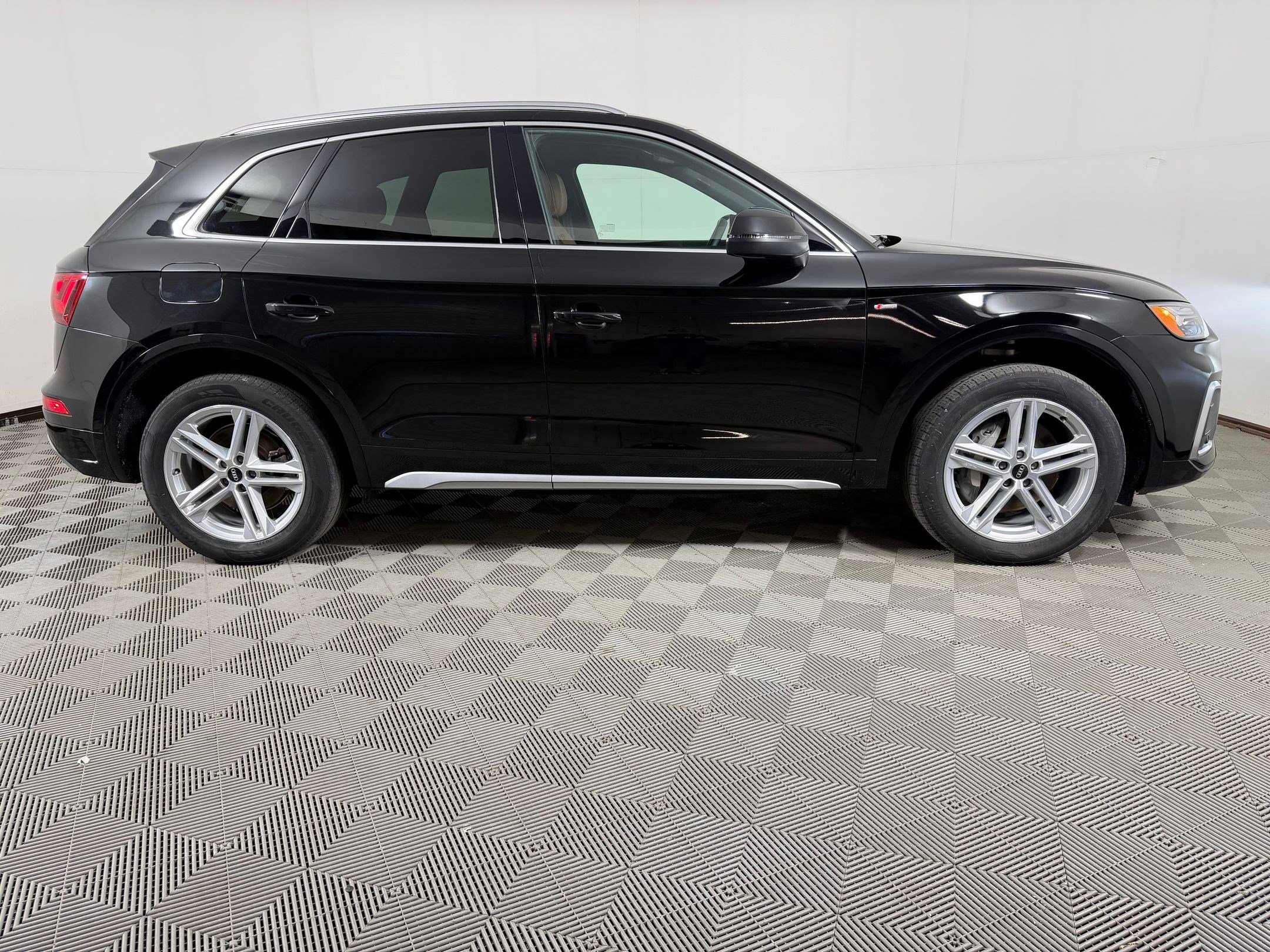 Certified 2022 Audi Q5 e Premium Plus w/ Premium Plus Package AWD/4WD image 8